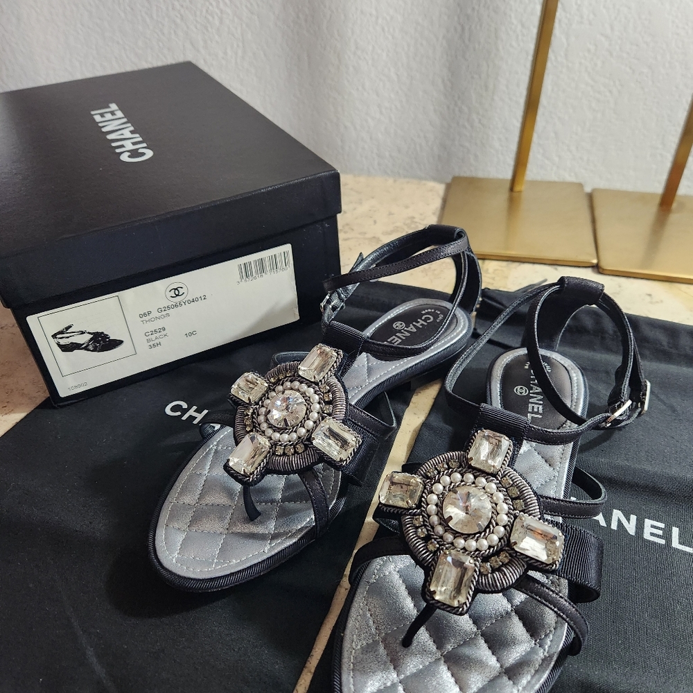 CHANEL thong sandals size 5.5